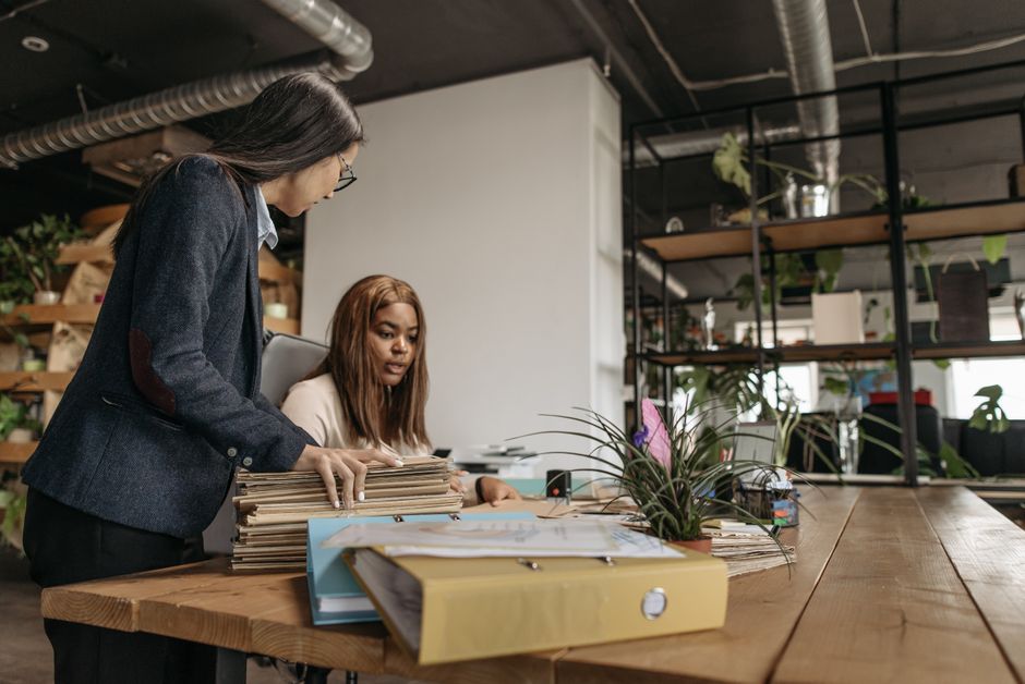 I-9 retention compliance HR professional organizing employment files